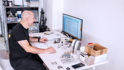 Biagio Colletto in zijn winkel in het Gundeldinger district in Basel.