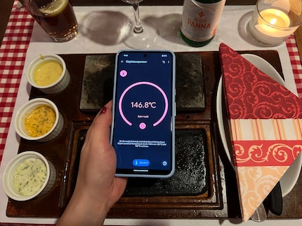Een snelle meting voor het eten. De thermometer vertelt me duidelijk: « Voorzichtig, het is heet!»
