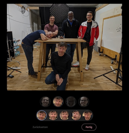 Hier zie ik tussen alle genomen foto's die er hetzelfde uitzien de verschillende gezichtsuitdrukkingen en kan ik de beste kiezen. Behalve Kevin; zijn gezicht werd niet herkend.