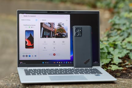 Thanks to the wireless connection, the smartphone is very flexible as a webcam.