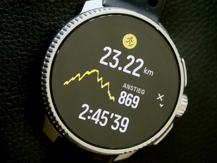 Das helle Display und die einfache grafische Darstellung sind klare Stärken der Uhr.