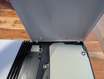 The new cover is also placed over the wings and pressed down on the other side.