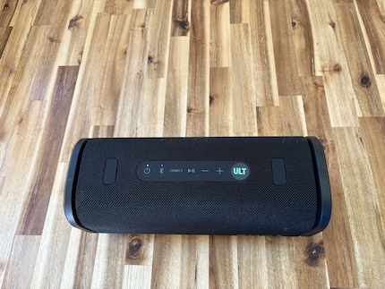 Der Begriff ULT ist auf diesem Speaker allgegenwärtig.